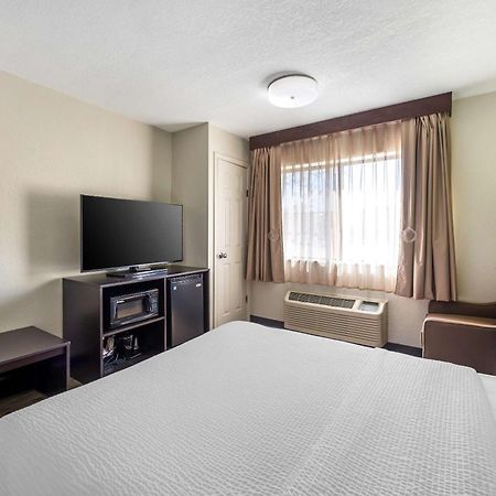 Sleep Inn & Suites Salina I-135 Exteriör bild
