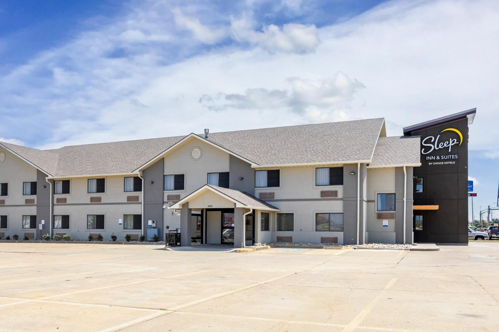 Sleep Inn & Suites Salina I-135 Exteriör bild